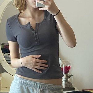 Very cute Y2K like top!